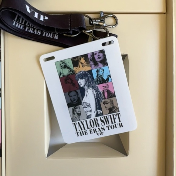 Taylor Swift Eras Tour VIP box tote pin posters postcards lanyard
Houston date - Picture 6 of 8